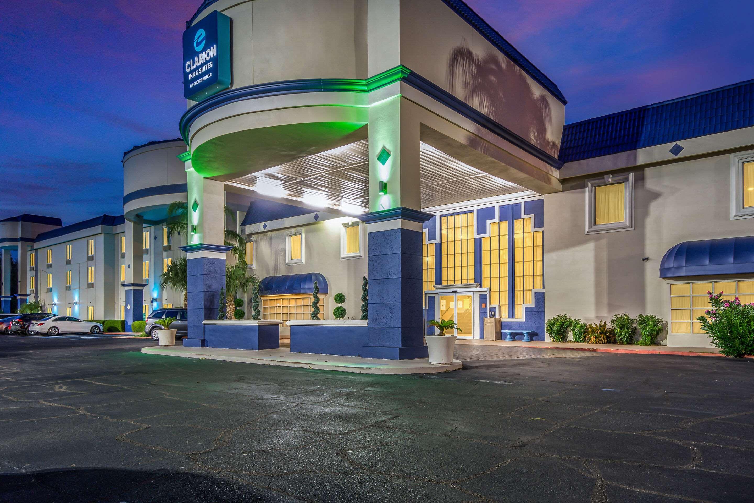 Clarion Inn & Suites Central Clearwater Beach Exterior foto